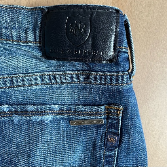 Rock & Republic Relaxed Fit Blue Jeans - Picture 7 of 10